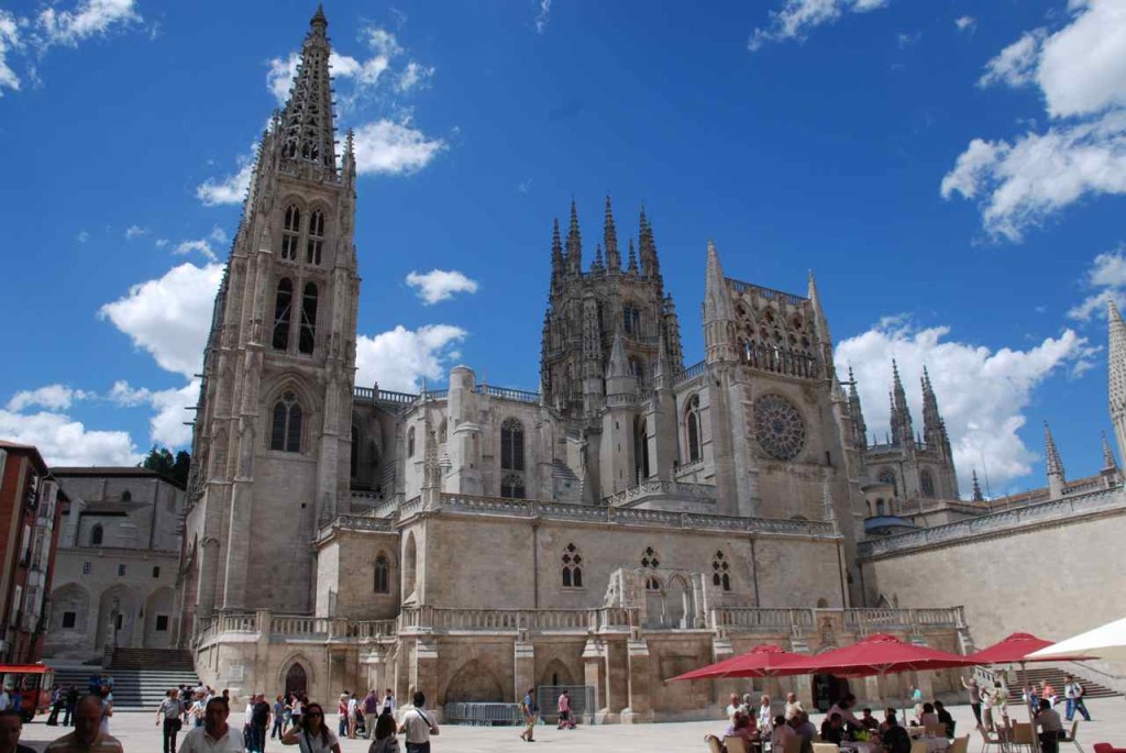 Jakobsweg, Burgos, Kathedrale im Sonnenschein   Foto Helmut Hopf