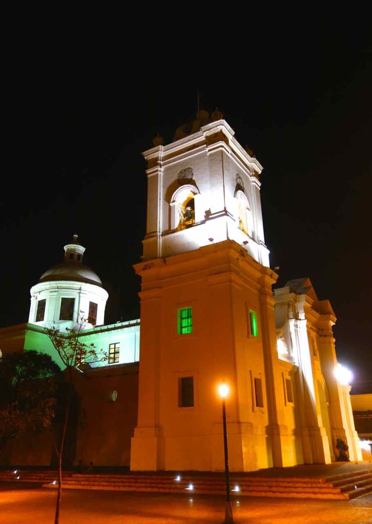 Kolumbien, Santa Marta: Kathedrale bei Nacht