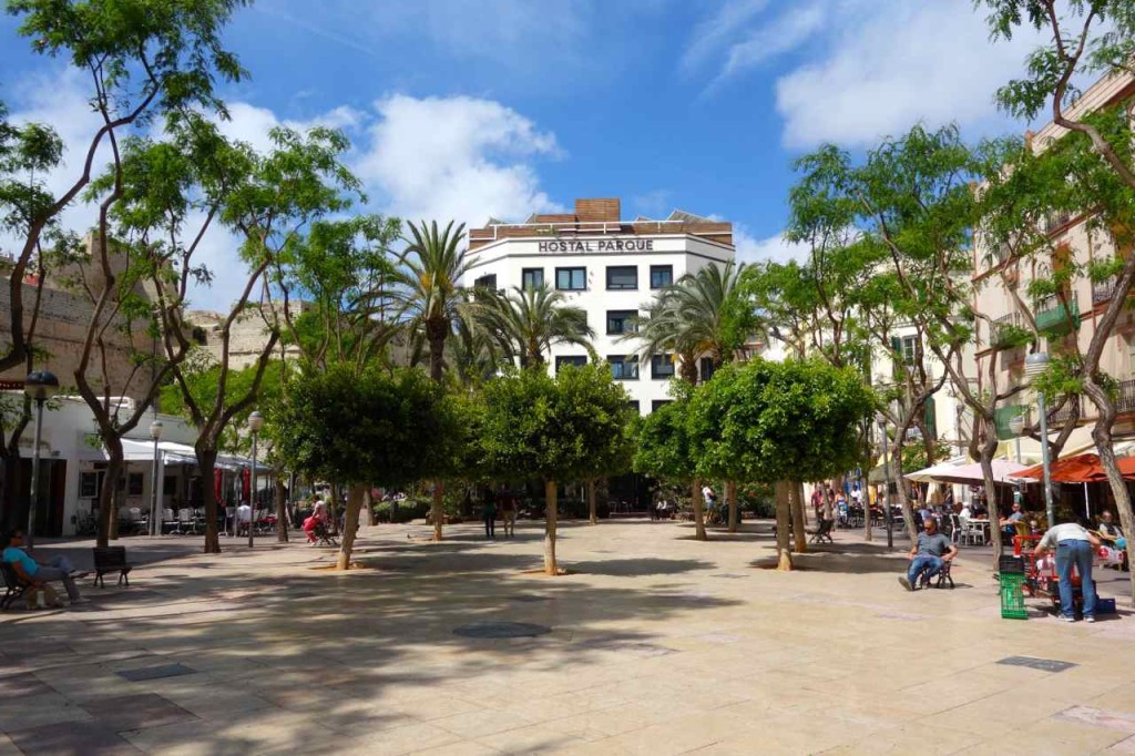 Ibiza Tipps, Plaza del Parque mit Hostal Parque