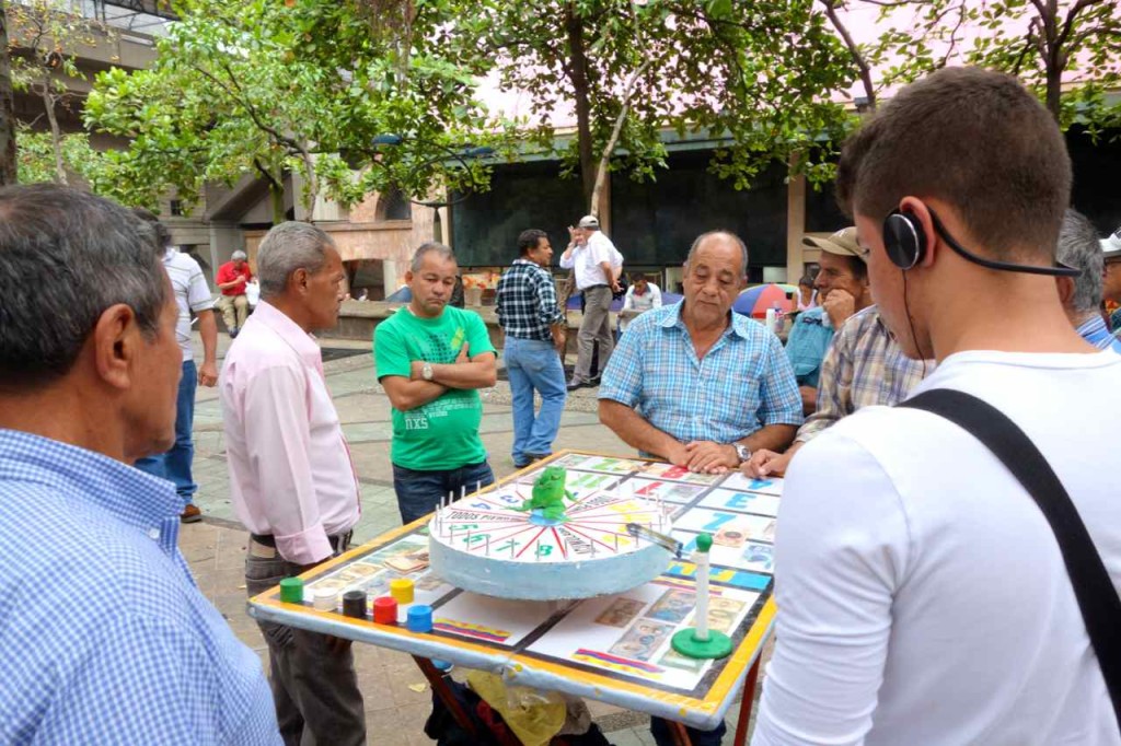 Medellin: Parque Berrio, Glücksspiel