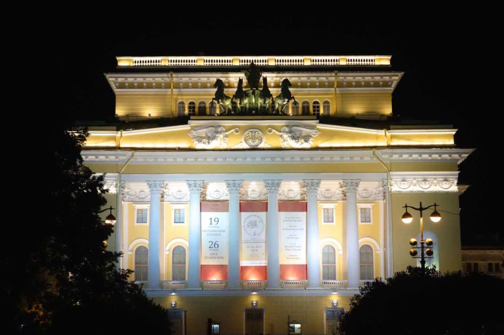 Russland, St. Petersburg Sehenswürdigkeiten, Russischer Klassizismus: Alexandrinski Theater am Ostrovskogo Platz 