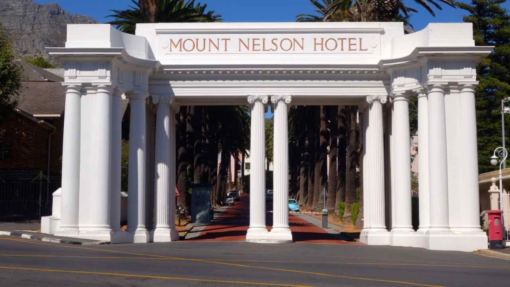 Kapstadt, Gegenüber Companys Garden, Eingang zum Mount Nelson Hotel