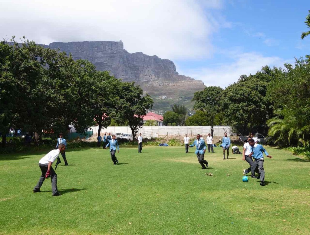 Kapstadt, Companys Garden, Schüler beim Fussball