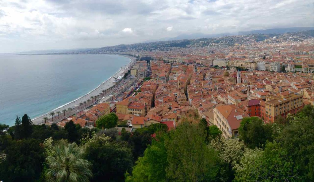 Nizza Highlights, Blick auf Altstadt und Promenade des Anglais vom Colline du Château