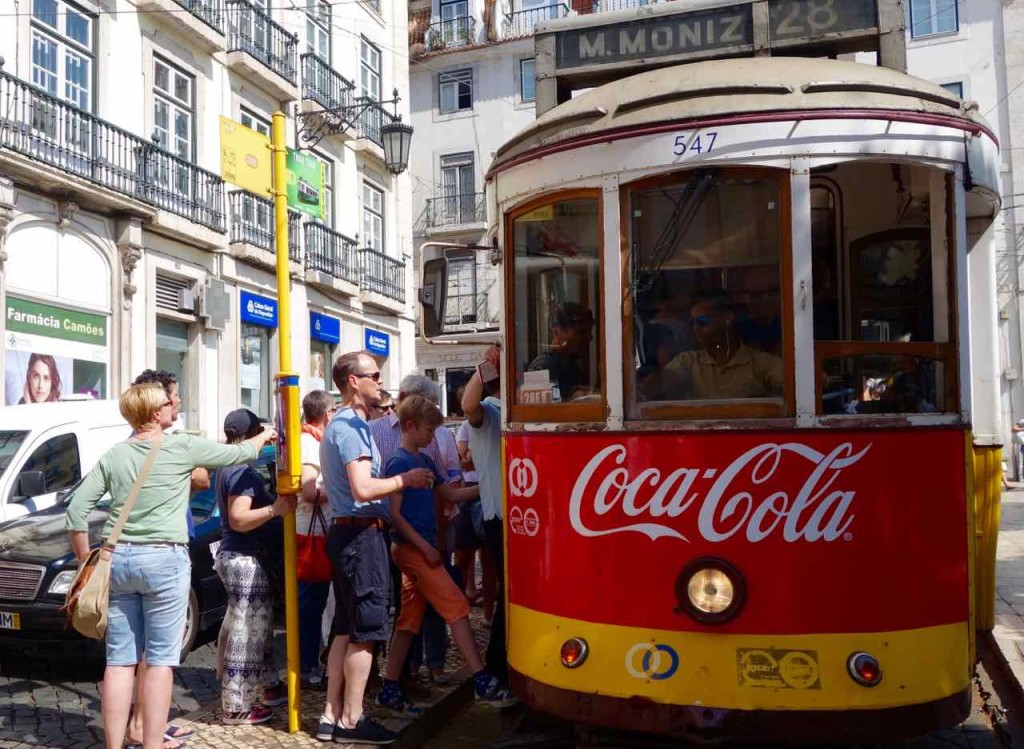 Straßenbahn Lissabon. An der Praça Luís de Camões