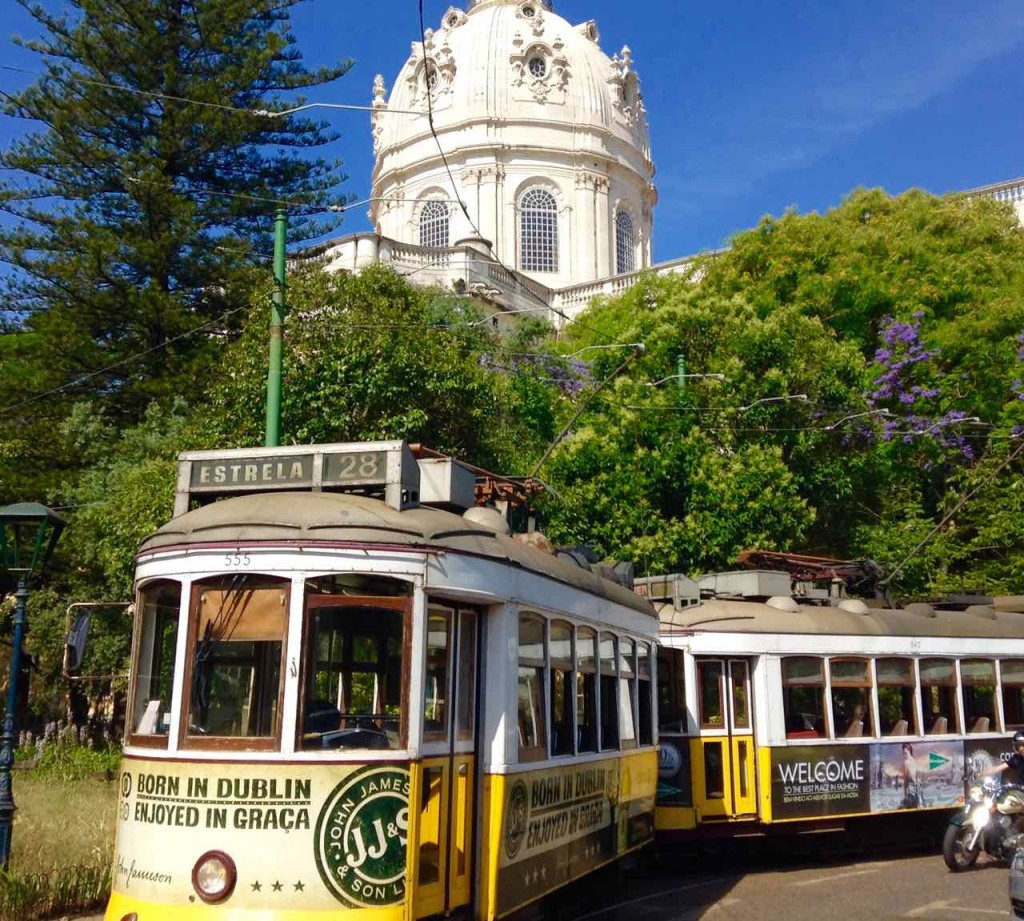 Straßenbahn Lissabon. Vor der Basílica da Estrela
