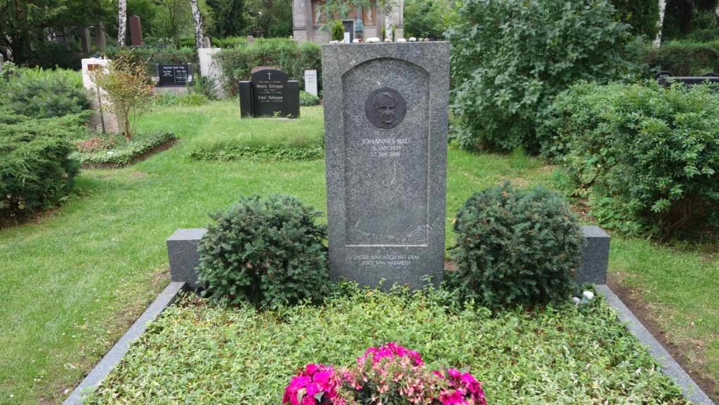 Dorotheenstädtischer Friedhof in Berlin, Ex-Bundespräsident Johannes Rau 1931 – 2006
