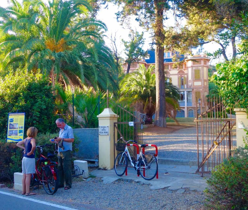 San Remo Villa Nobel mit Garten, vom Radweg aus gesehen