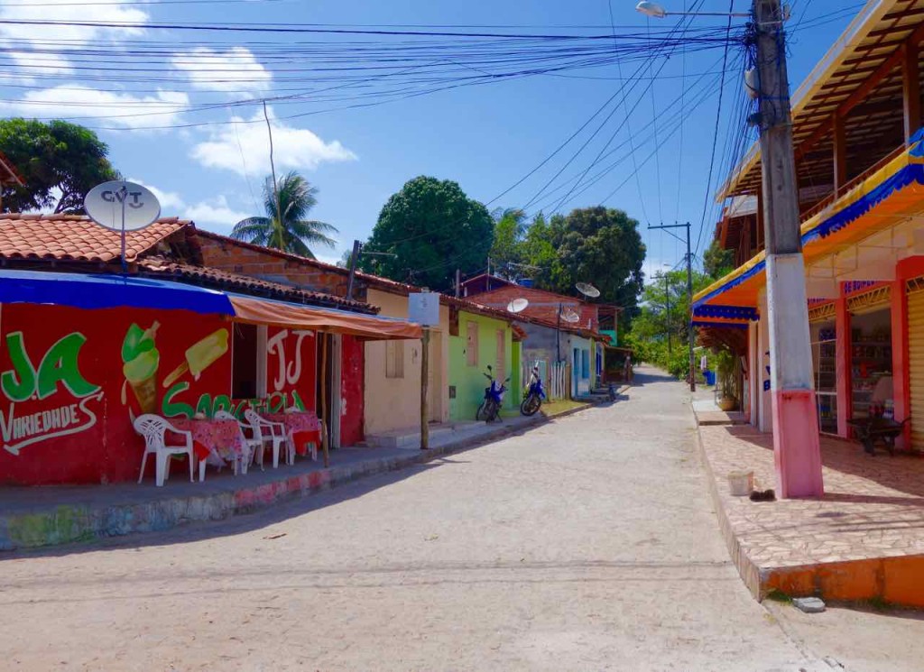 Brasilien Boipeba, leere Straße im Ort Vela Boipeba