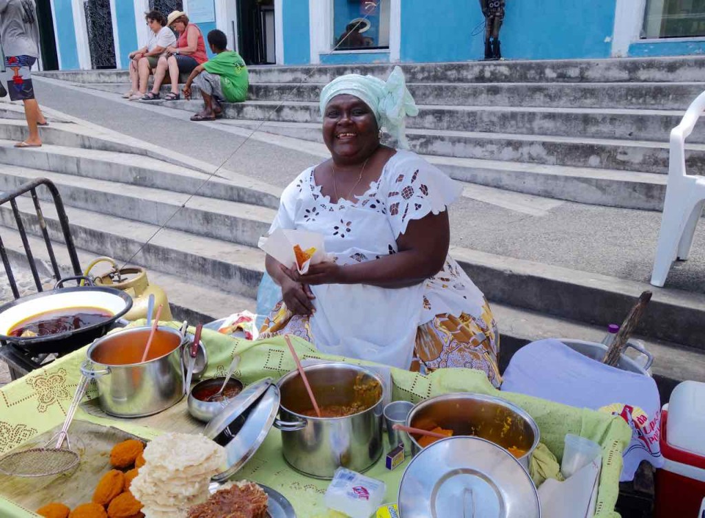 Salvador da Bahia Tipps, Acaraje-Verkäuferin auf dem Largo do Pelourinho
