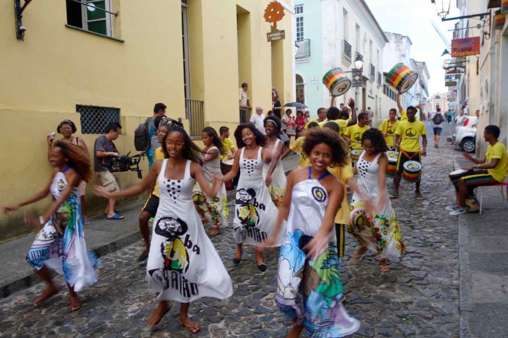 Salvador da Bahia Tipps, Trommler mit Tänzerinnen