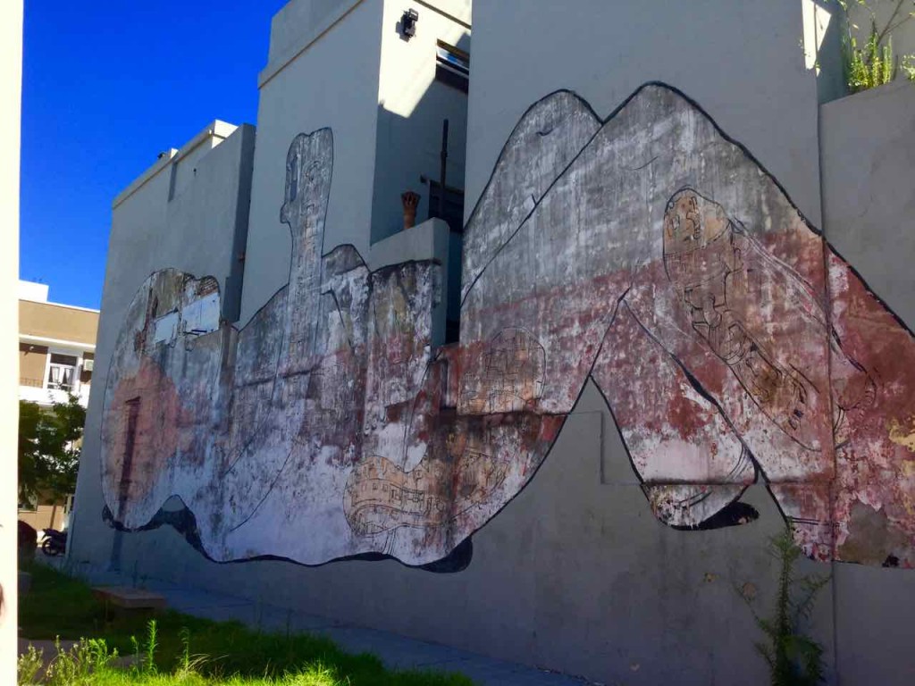 Street Art in Buenos Aires, Artist: Blu aus Bologna, der auch in Berlin vertreten ist, iPod-Foto