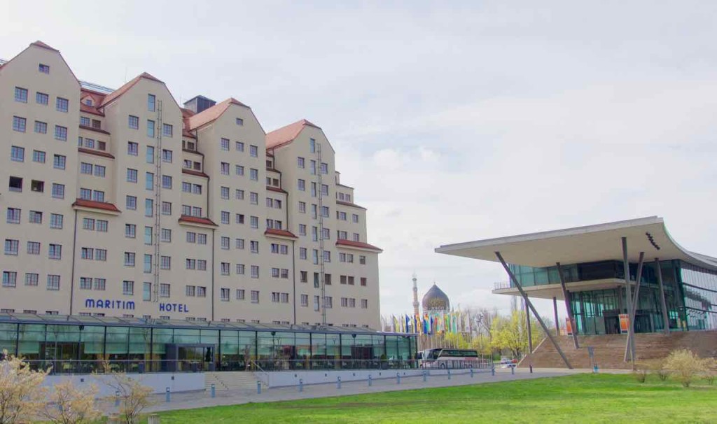 Dresden Sehenswürdigkeiten, Hotel Maritim mit dem Eingang des Internationalen Congress Center 1