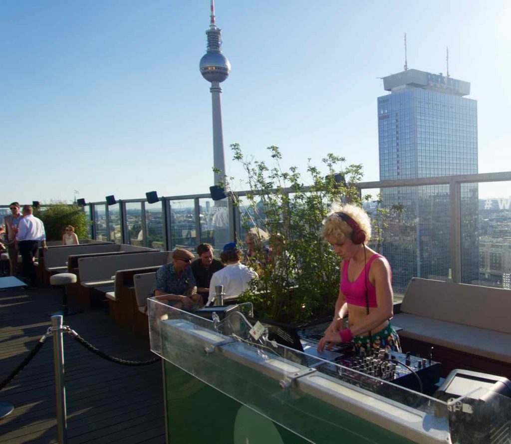 Berlin Rooftop-Bars, House of Weekend mit DJ