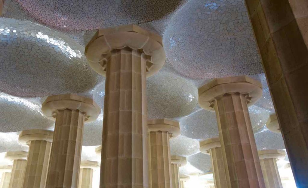 Park Güell Barcelona: Halle der 100 Säulen, Innen 1