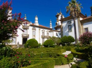 Casa de Mateus, Garten 2, Mit Gebäude, Portugal ©PetersTravel