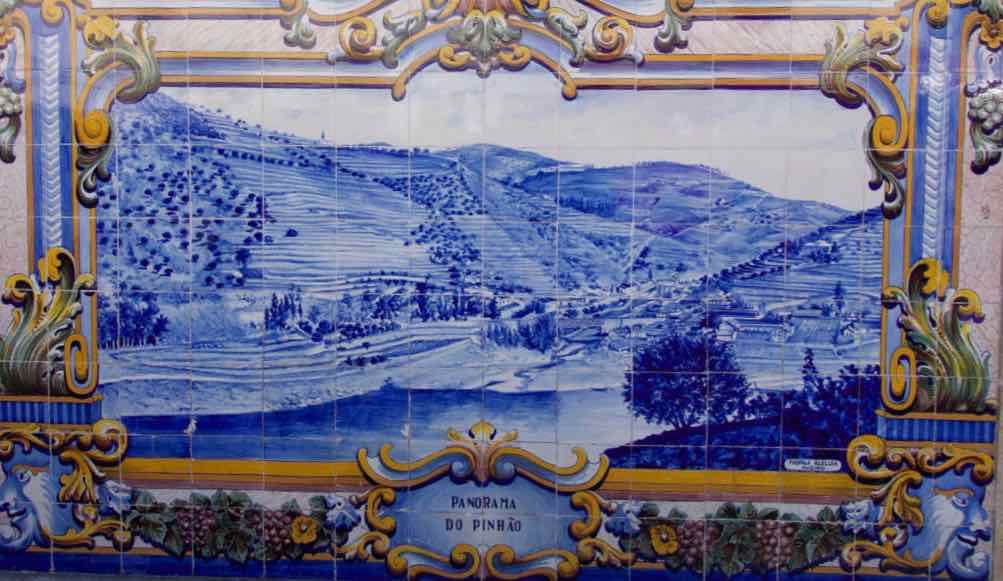 Douro-Tal, Azulejos am Bahnhof von Pinhão, Kacheln, © PetersTravel