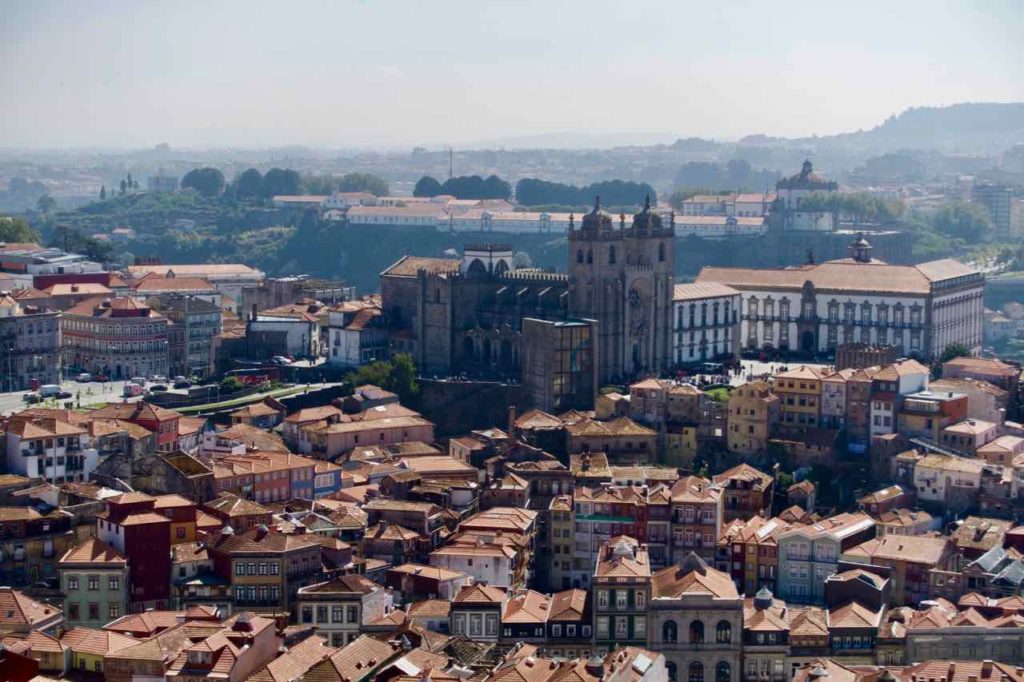 Porto Aussichtspunkte, Blick vom Torre dos Clérigos, Totale mit Kathedrale, © PetersTravel