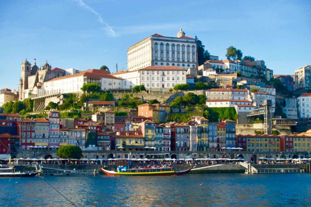 Porto Sehenswürdigkeiten, Blick auf Kathedrale und Bischofspalast © PetersTravel