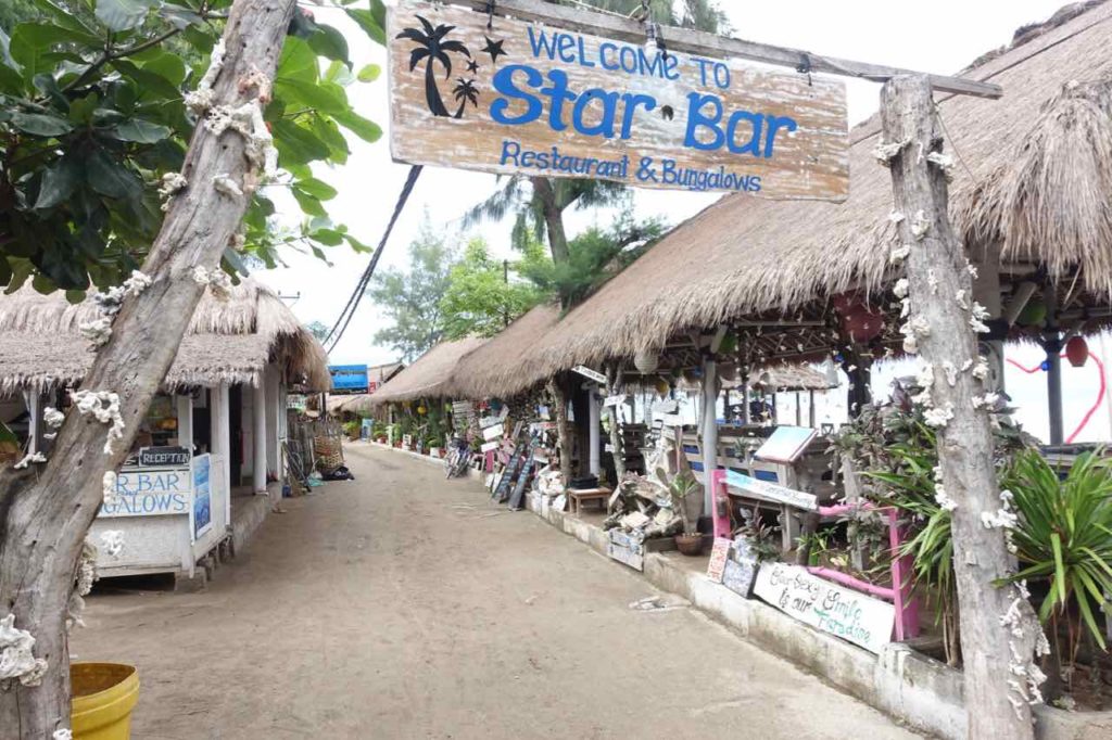 Gili Air Tipps: Hauptstraße bei der Star Bar, Indonesien ©PetersTravel