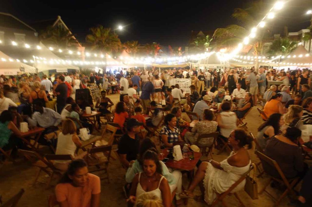 Restaurants Willemstad: Foodfestival Pietermaai Proeft in Willemstad Curacao Copyright Peter Pohle