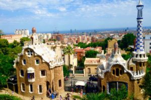 Barcelona Tipps zu Sehenswürdigkeiten: Park Güell, Wohnhaus Gaudí und Pförtnerhaus Copyright PetersTravel