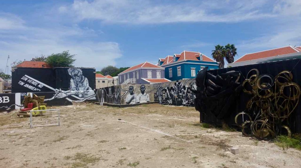 Street Art in Curacao, Willemstad-Otrobanda Gelände "Rasta Car Wash" Copyright Peter Pohle PetersTravel