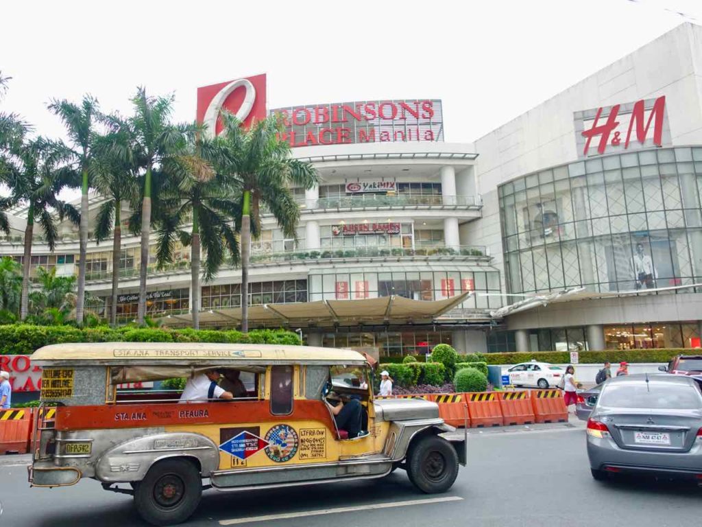 Robinson Plaza Manila Copyright Peter Pohle