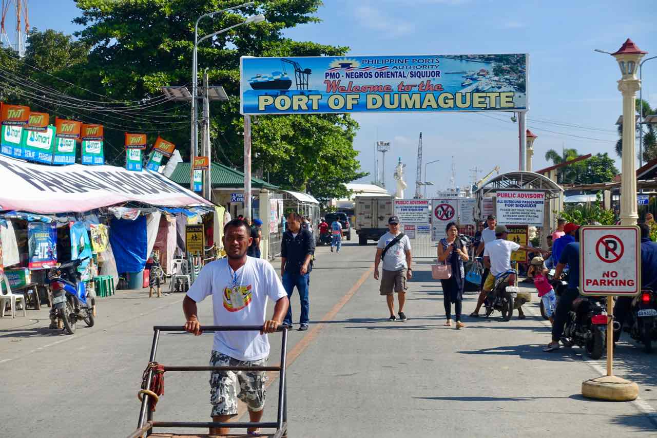 Dumaguete Tipps, Eingang zum Hafen in Dumaguete City