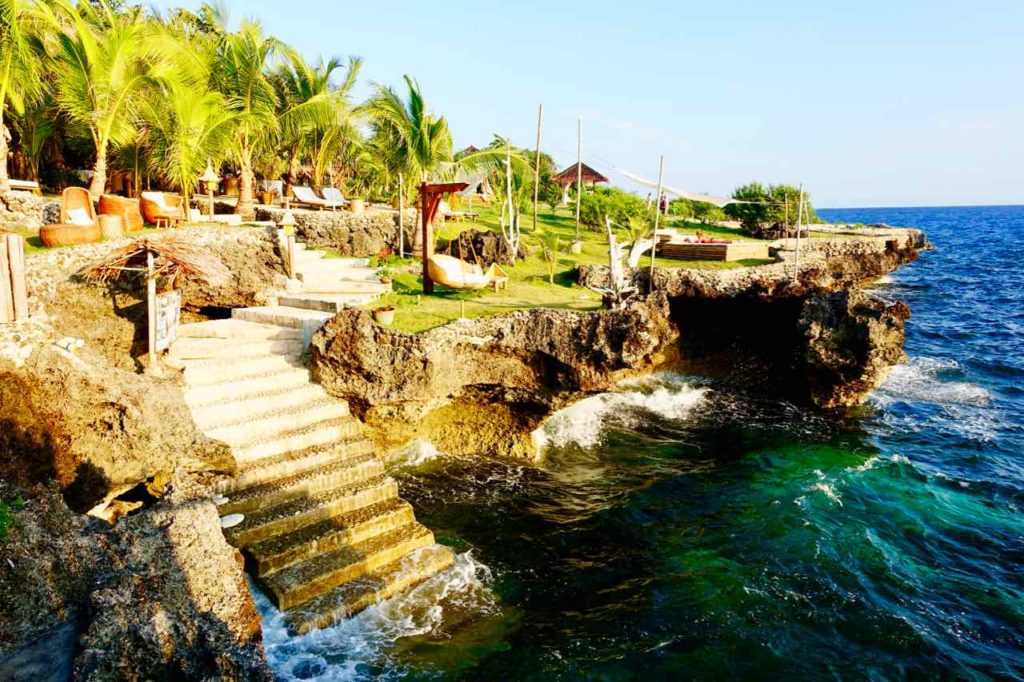 U.Story Guest House auf Siquijor Island Treppe ins Meer