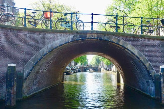 Amsterdam Kurztrip: Blick durch 7 Brücken