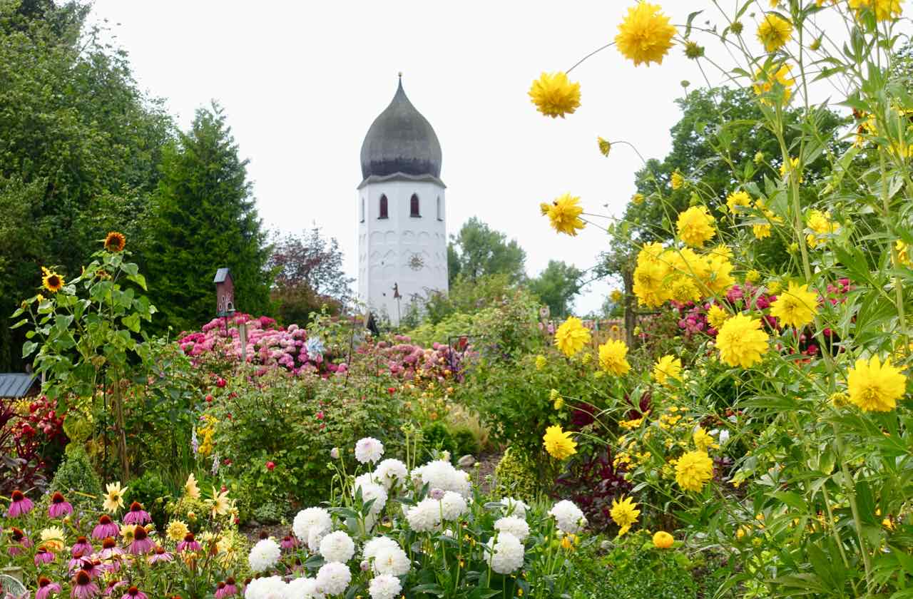 Chiemsee Tagesausflug: Fraueninsel mit Campanile und Blumengarten