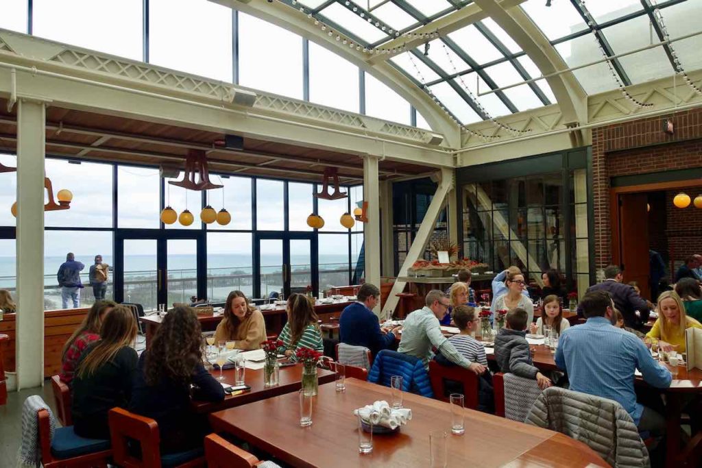 Chicago Restaurants: Cindy's mit Dachterrasse zum Millennium Park