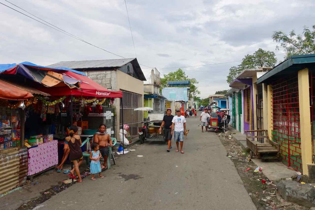Manila North Cemetary: Gasse auf dem Nordfriedhof