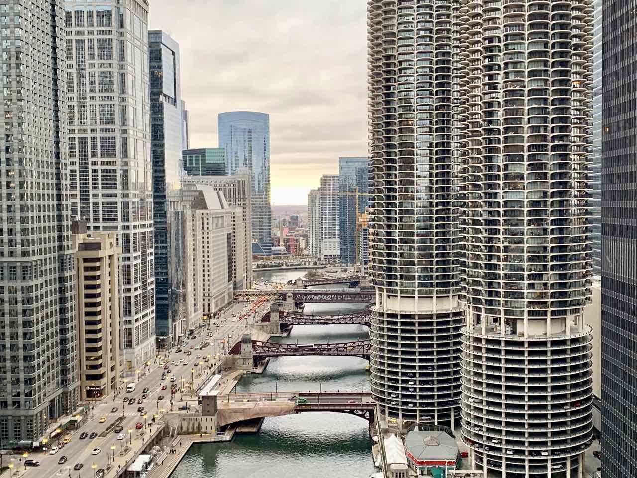 Chicago Aussichtspunkte & Sehenswürdigkeiten: Chicago von der Terrasse des London House, Foto PetersTravel