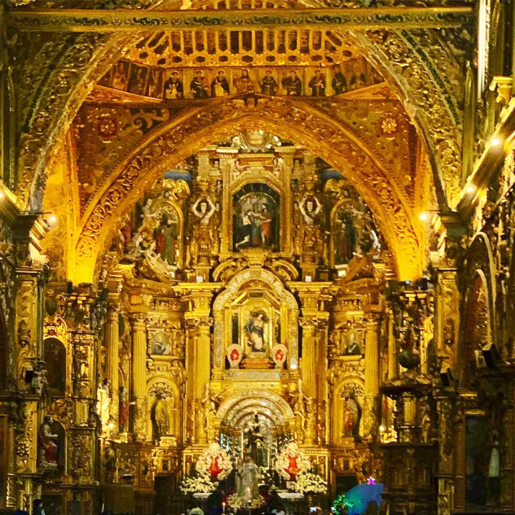 Quito Sehenswürdigkeiten: Innenraum der Basilika San Francisco