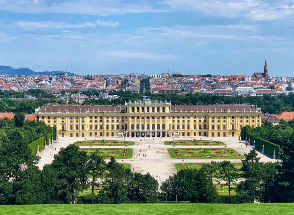 Wien, Blick von der Gloriette auf Schloss Schönbrunn