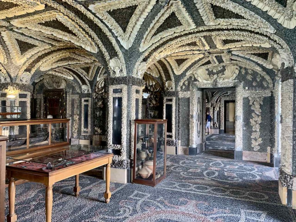 Grotte im Palazzo Borromeo