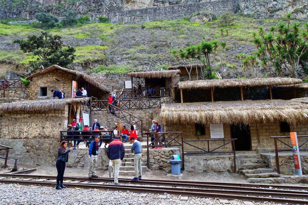 Hütten von Sibambe auf der Zugfahrt zur Nariz del Diablo