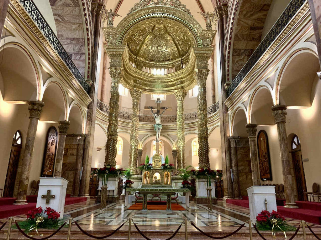 Innenraum der Neuen Kathedrale in Cuenca Ecuador
