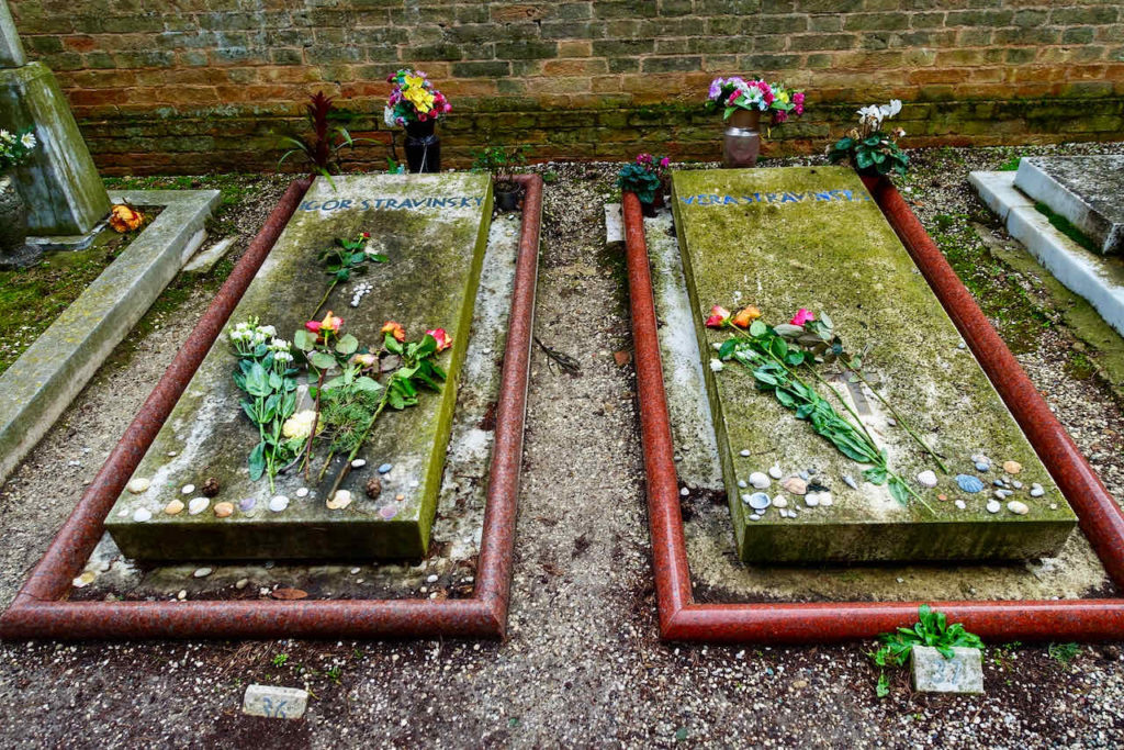 Grabstätten des Komponisten Igor Stravinsky und seiner zweiten Frau, der Tänzerin Vera de Bossett Sudekine auf dem Friedhof von Venedig, Friedhofsinsel San Michele