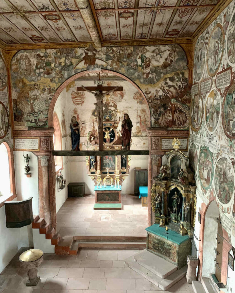 Innenraum der Martinskapelle in Bürgstadt