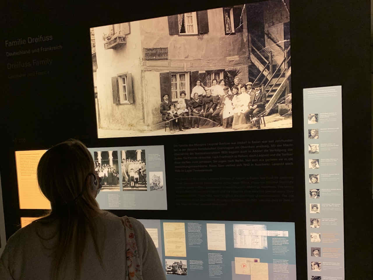 Raum der Familien im Ort der Information beim Holocaust Mahnmal in Berlin