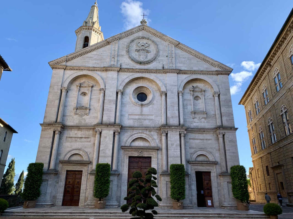 Kathedrale Santa Maria Assunta auf der Piazza Pio II in Pienza © PetersTravel Peter Pohle
