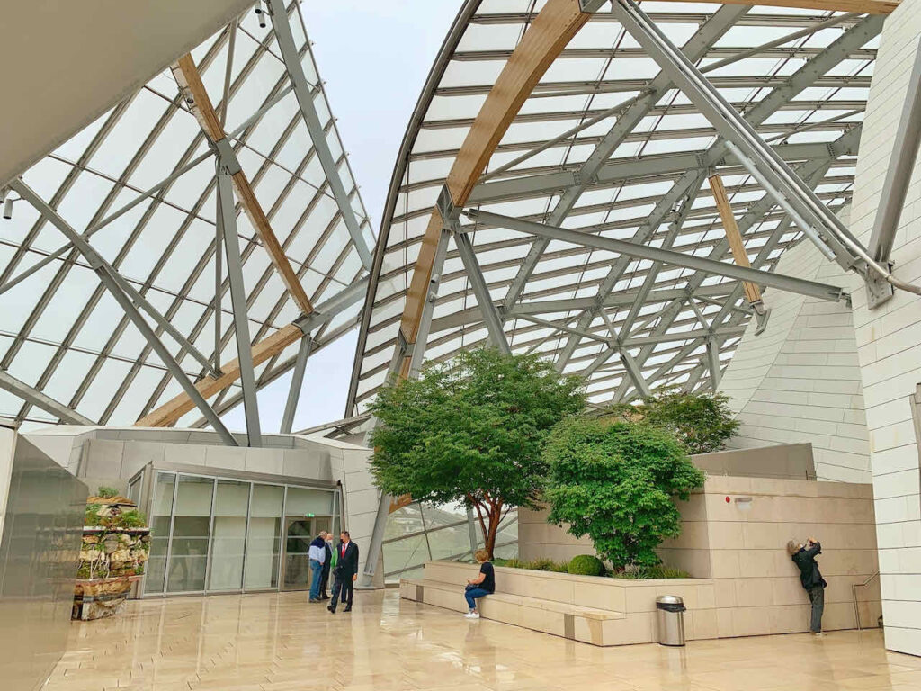 Fondation Louis Vuitton, Kunstmuseum von Architekt Frank Gehry Paris, Frankreich