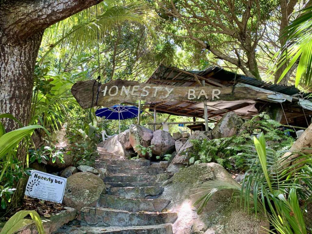 Honesty Bar an der Anse Lazio auf Praslin, Seychellen