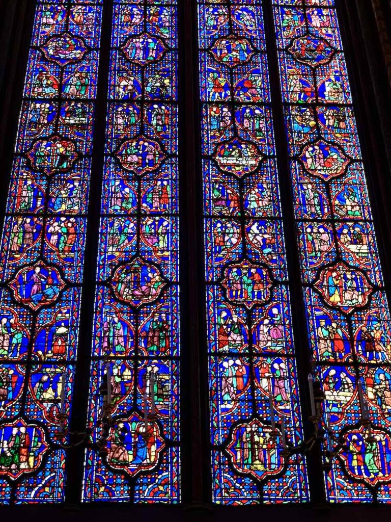 Buntglasfenster der Sainte-Chapelle von Paris
