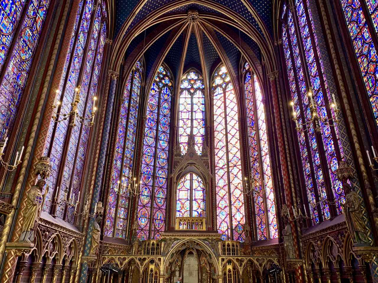 Innenraum der Sainte-Chapelle von Paris