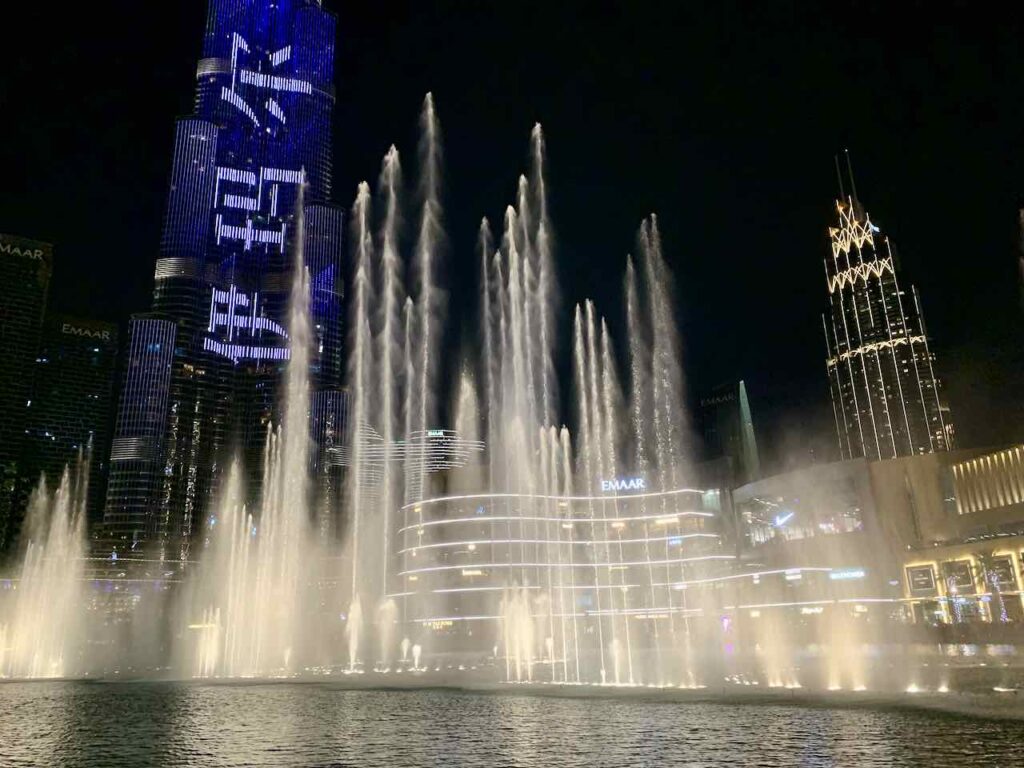 Waterfountain vor Dubai Mall