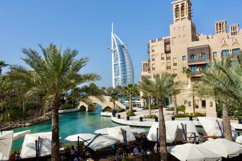 Blick auf Kanal & Restaurants des Madinat Jumeirah Dubai